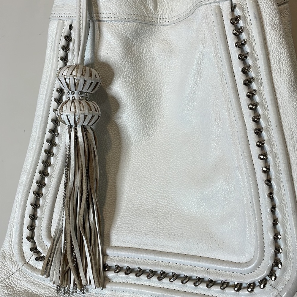 ☔️ WHITE LEATHER BOHEMIAN W/TASSLE EUC CONDITION!!! - Picture 2 of 15